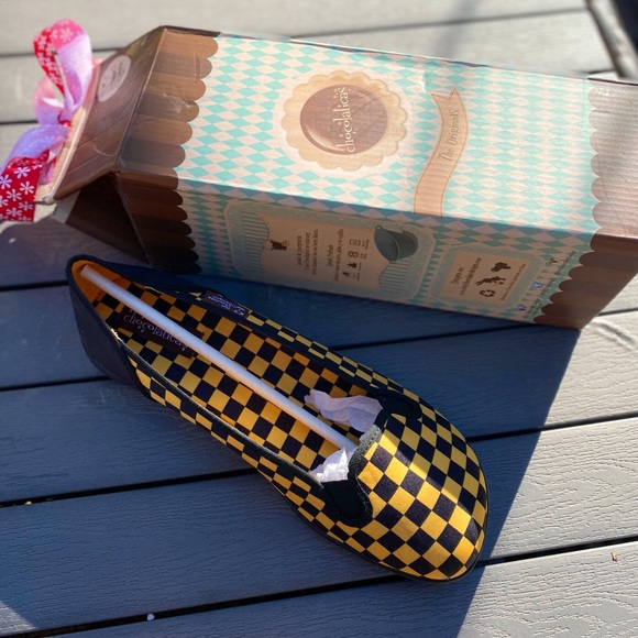 Hot Chocolate Design Chocolaticas Women's Slip-On Taxi Flats - Picture 2 of 7